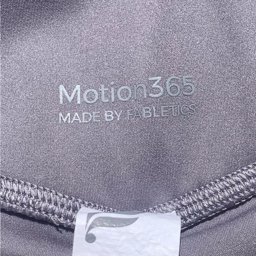 Soft Girl Balletcore Fabletics Motion365 Grey Leggings with Mesh Back Pocket - Picture 7 of 7